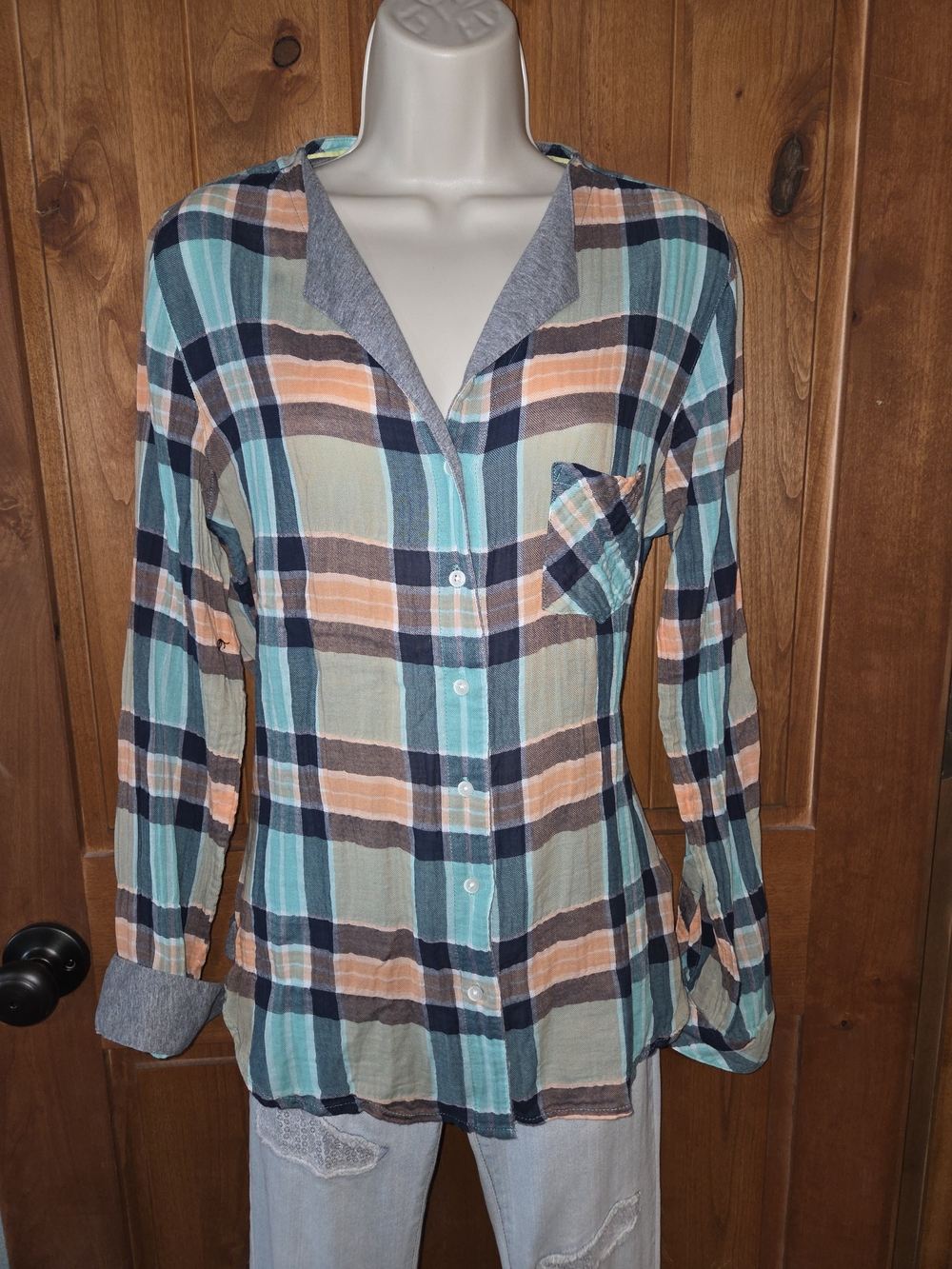 Lightweight Plaid Button-Up Top in Teal and‎ Peach